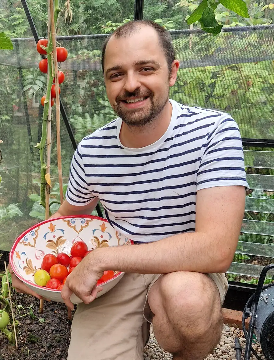 Leaftide founder - Brazilian gardener turned UK allotmenteer